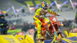 维尼修斯就种族歧视事件出庭作证 他不会撤销控诉